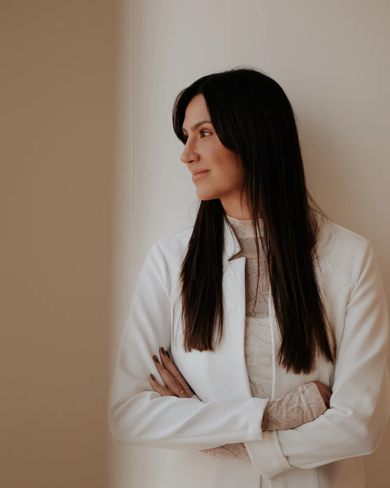 Retrato da Dra. Júnia Dueli, ginecologista endócrina em Belo Horizonte
